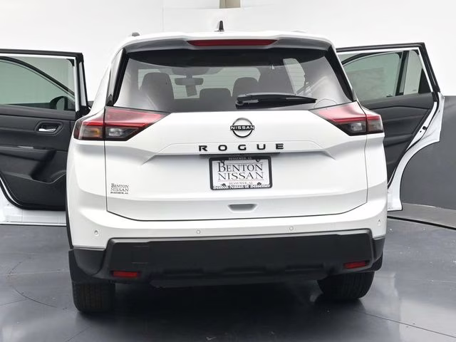 2026 Everest White Pearl Tricoat Nissan Rogue Dark Armor FWD SUV