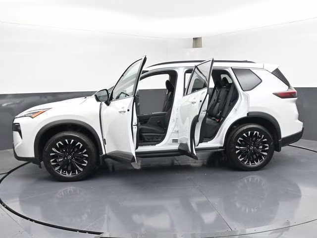 2026 Everest White Pearl Tricoat Nissan Rogue Dark Armor FWD SUV