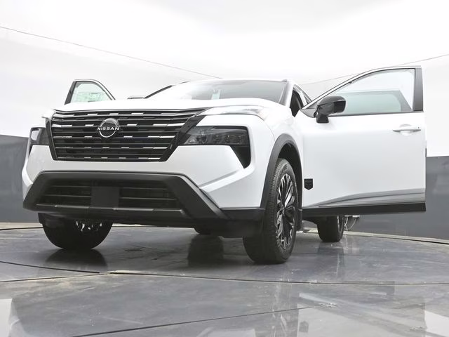 2026 Everest White Pearl Tricoat Nissan Rogue Dark Armor FWD SUV