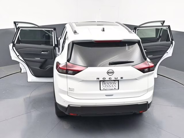 2026 Everest White Pearl Tricoat Nissan Rogue Dark Armor FWD SUV