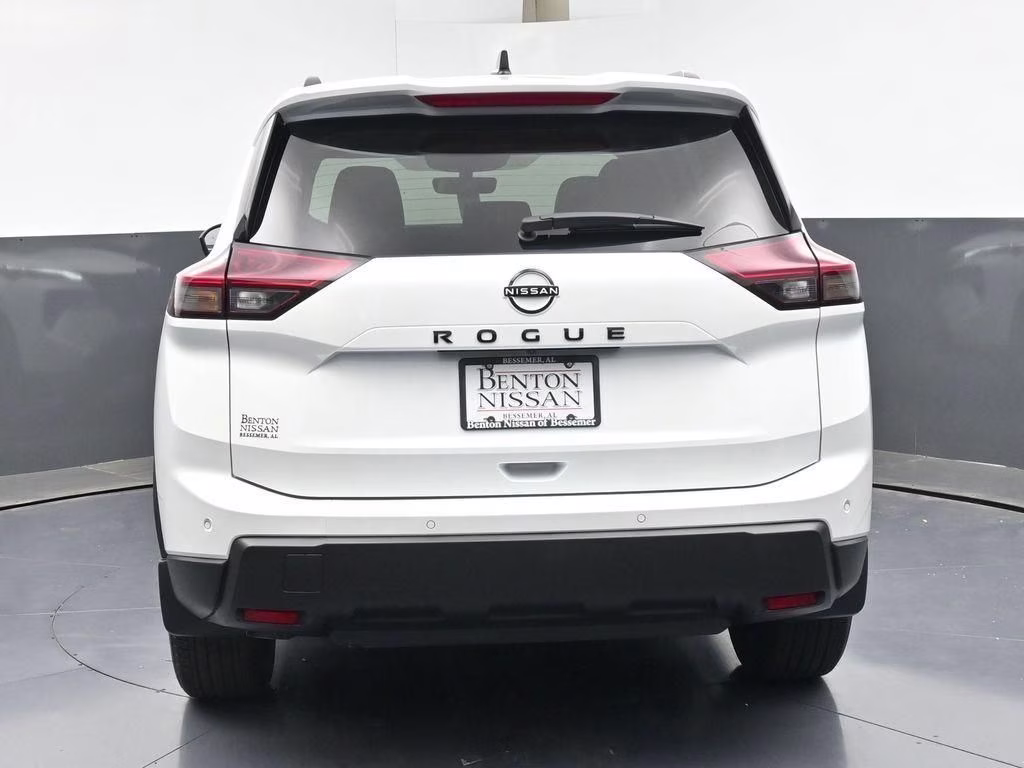 2026 Everest White Pearl Tricoat Nissan Rogue Dark Armor FWD SUV