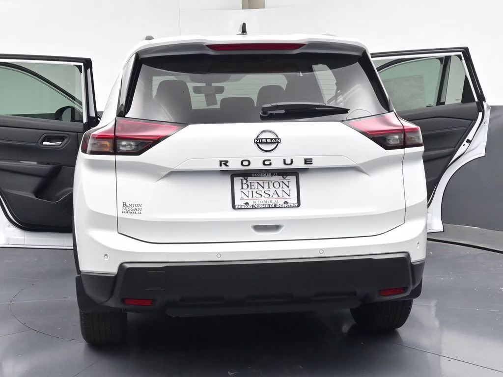 2026 Everest White Pearl Tricoat Nissan Rogue Dark Armor FWD SUV