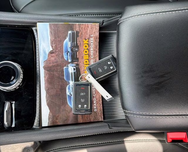 2025 Baltic Gray Metallic Clearcoat Jeep Grand Cherokee Limited 4X4 SUV