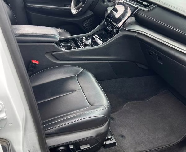 2023 Bright White Clearcoat Jeep Grand Cherokee L Limited 4X4 SUV