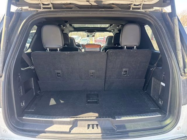 2021 Pristine White Lincoln Navigator Reserve 4X4 SUV