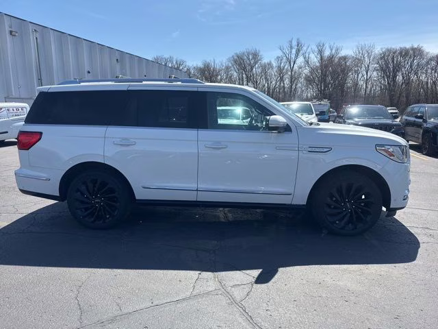 2021 Pristine White Lincoln Navigator Reserve 4X4 SUV