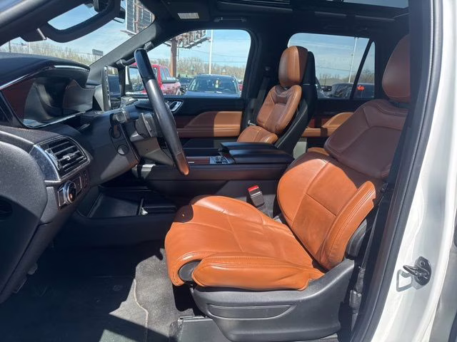 2021 Pristine White Lincoln Navigator Reserve 4X4 SUV