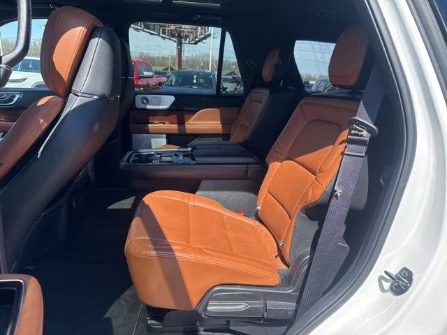 2021 Pristine White Lincoln Navigator Reserve 4X4 SUV