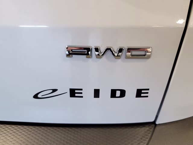 2025 Space Silver Metallic Ford Escape Platinum AWD SUV