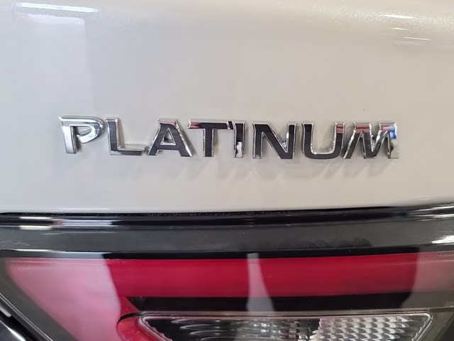 2022 Pearl White Tricoat Nissan Maxima Platinum FWD Sedan