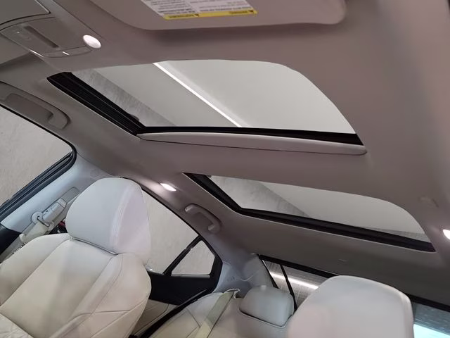 2022 Pearl White Tricoat Nissan Maxima Platinum FWD Sedan