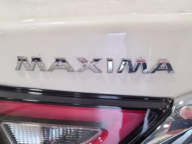 2022 Pearl White Tricoat Nissan Maxima Platinum FWD Sedan