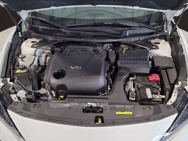 2022 Pearl White Tricoat Nissan Maxima Platinum FWD Sedan