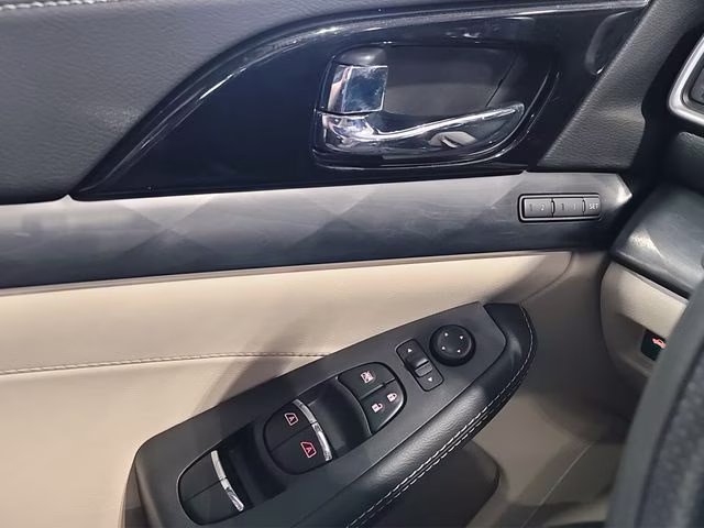 2022 Pearl White Tricoat Nissan Maxima Platinum FWD Sedan