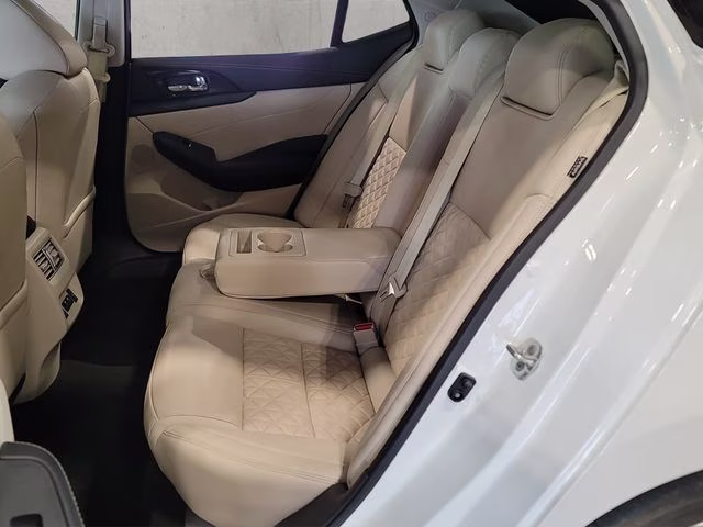 2022 Pearl White Tricoat Nissan Maxima Platinum FWD Sedan