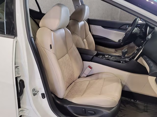 2022 Pearl White Tricoat Nissan Maxima Platinum FWD Sedan