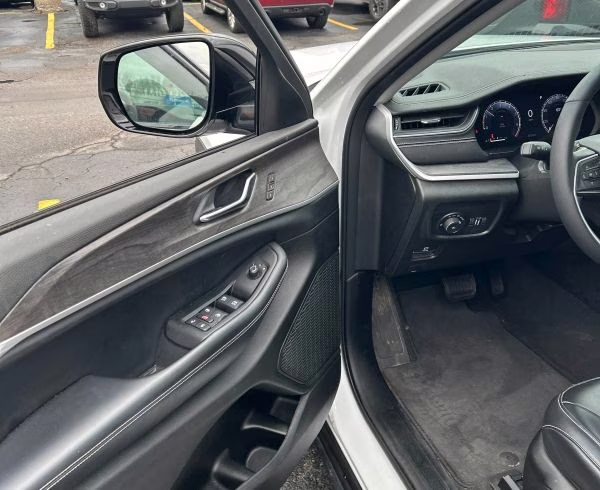 2023 Bright White Clearcoat Jeep Grand Cherokee L Limited 4X4 SUV