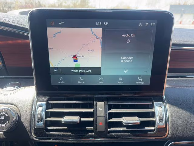 2021 Pristine White Lincoln Navigator Reserve 4X4 SUV