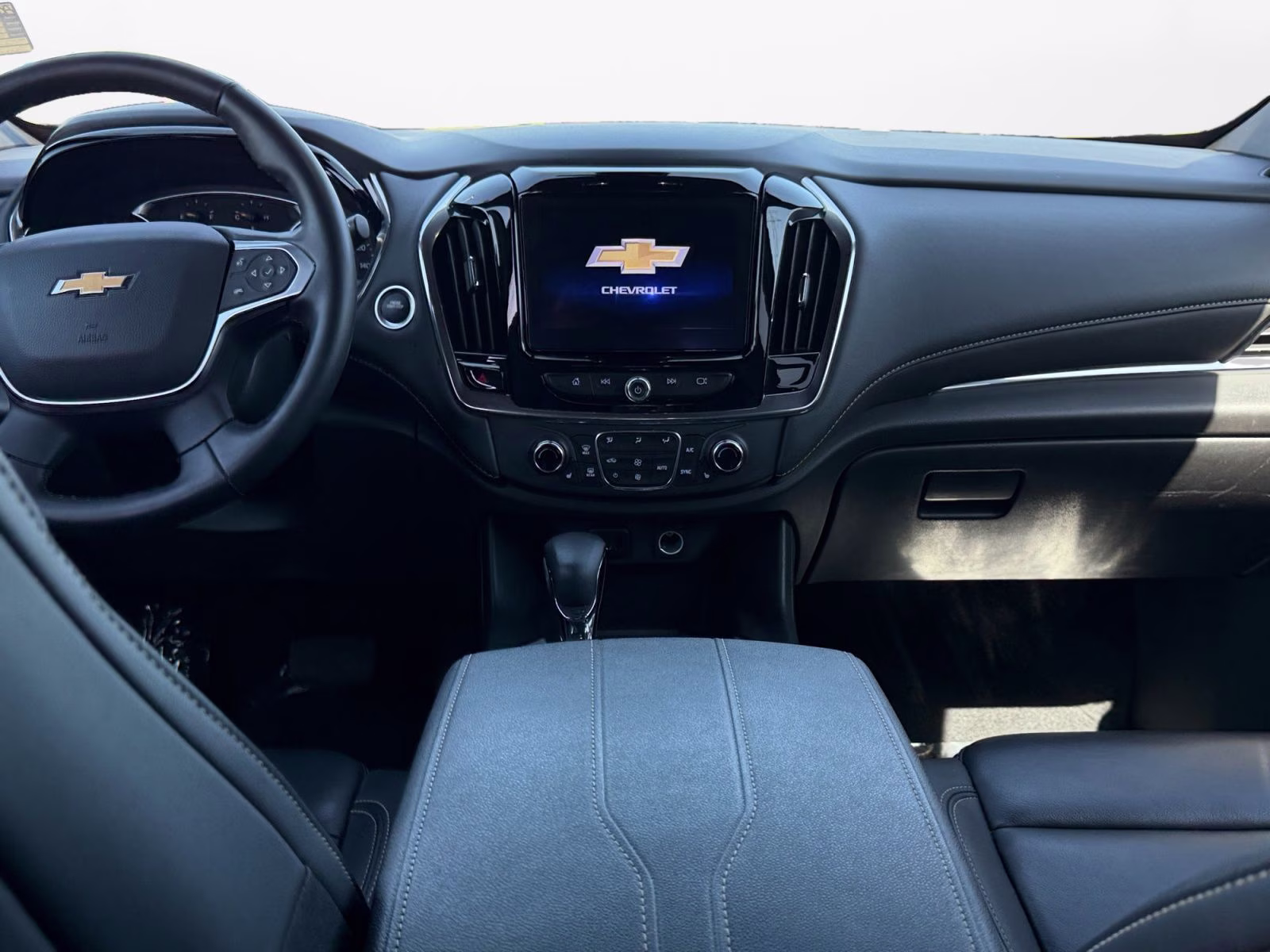 2023 Mosaic Black Metallic Chevrolet Traverse LT Leather AWD SUV