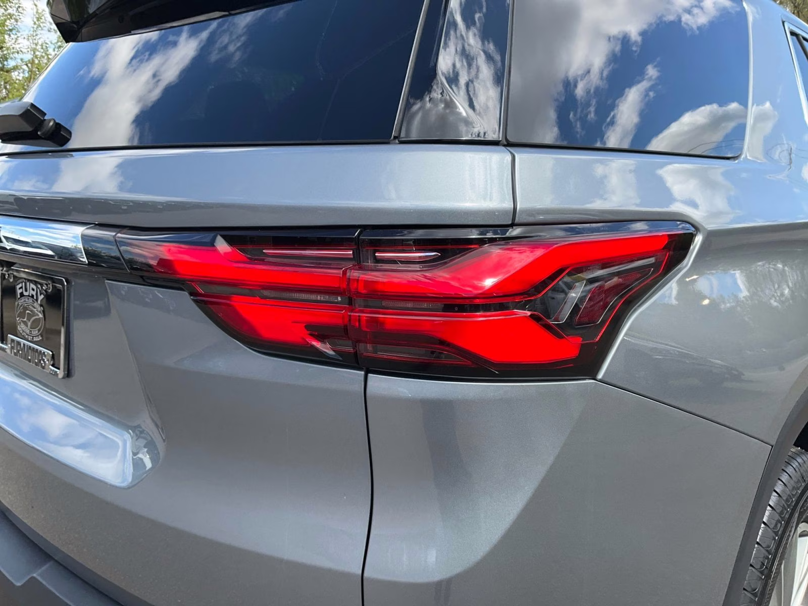 2023 Sterling Gray Metallic Chevrolet Traverse LT FWD SUV