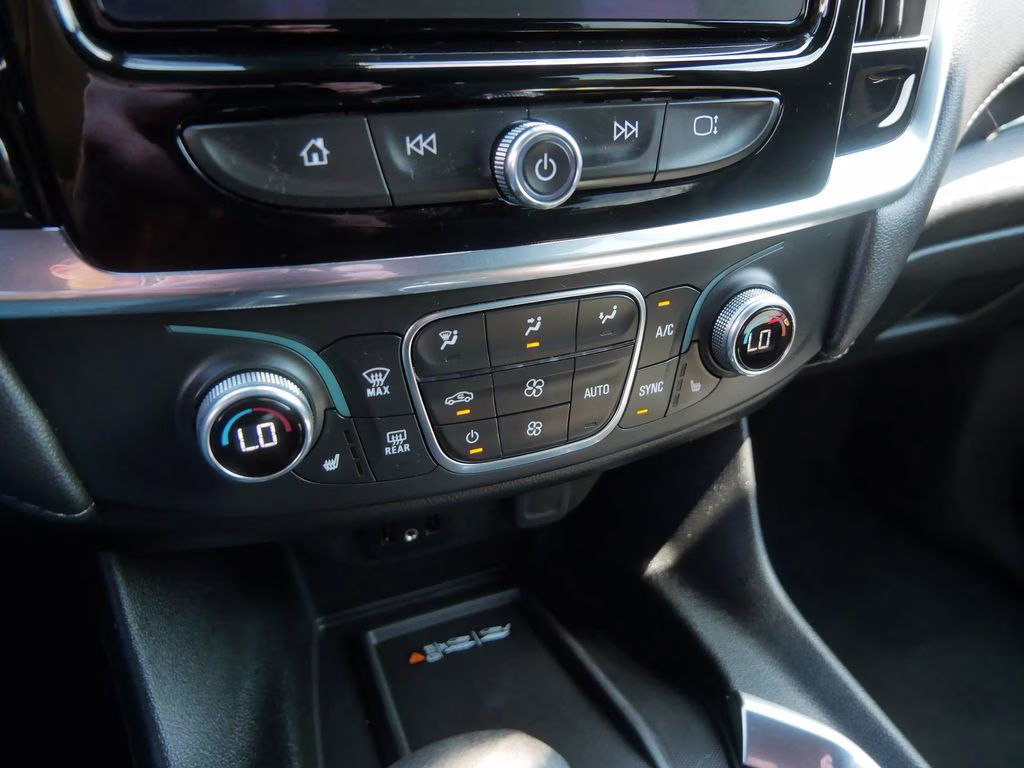 2023 Summit White Chevrolet Traverse LT AWD SUV