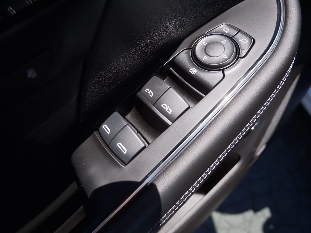 2023 Summit White Buick Envision Essence AWD SUV