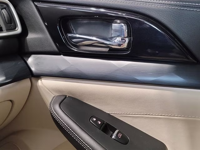 2022 Pearl White Tricoat Nissan Maxima Platinum FWD Sedan