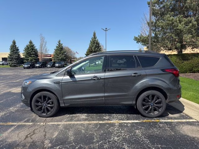 2019 Magnetic Metallic Ford Escape SE 4X4 SUV