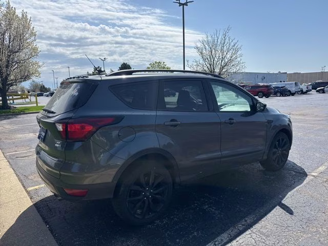 2019 Magnetic Metallic Ford Escape SE 4X4 SUV