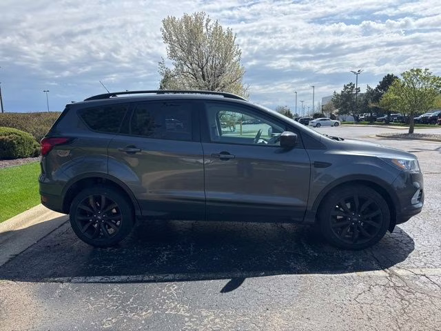 2019 Magnetic Metallic Ford Escape SE 4X4 SUV