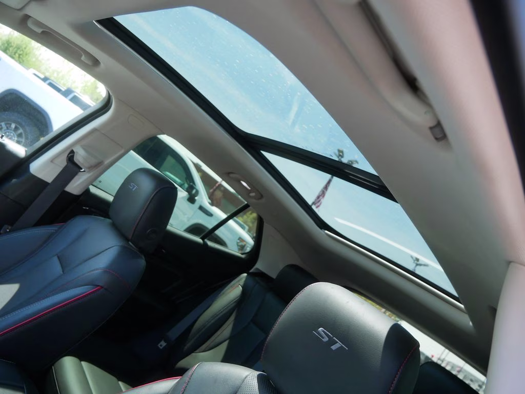 2023 Summit White Buick Envision Essence AWD SUV