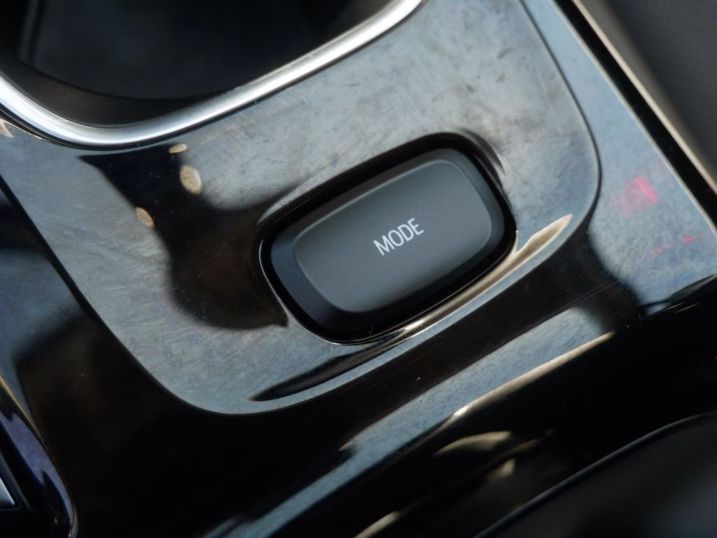 2023 Summit White Buick Envision Essence AWD SUV