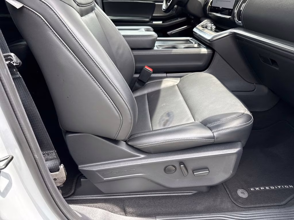 2025 Space Silver Metallic Ford Expedition Platinum 4X4 SUV