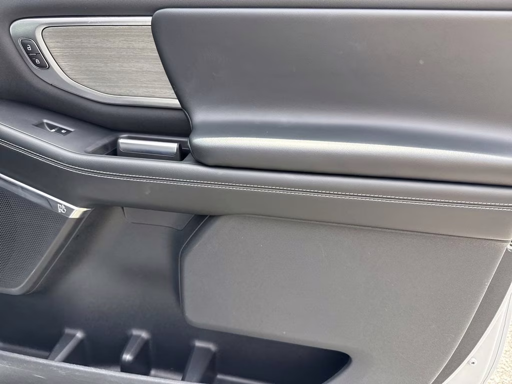 2025 Space Silver Metallic Ford Expedition Platinum 4X4 SUV
