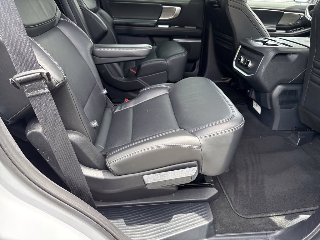 2025 Space Silver Metallic Ford Expedition Platinum 4X4 SUV
