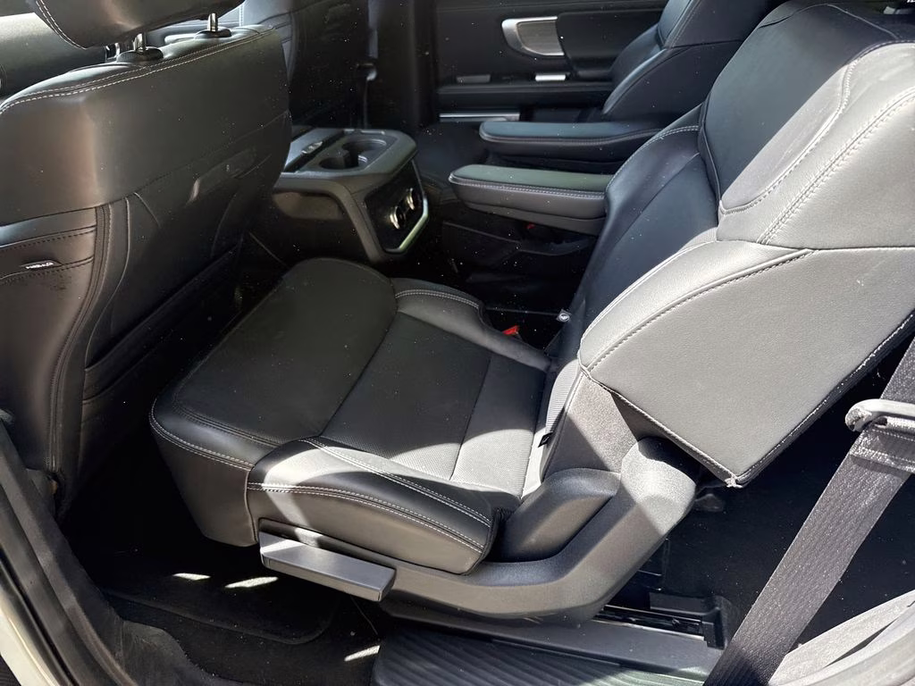 2025 Space Silver Metallic Ford Expedition Platinum 4X4 SUV