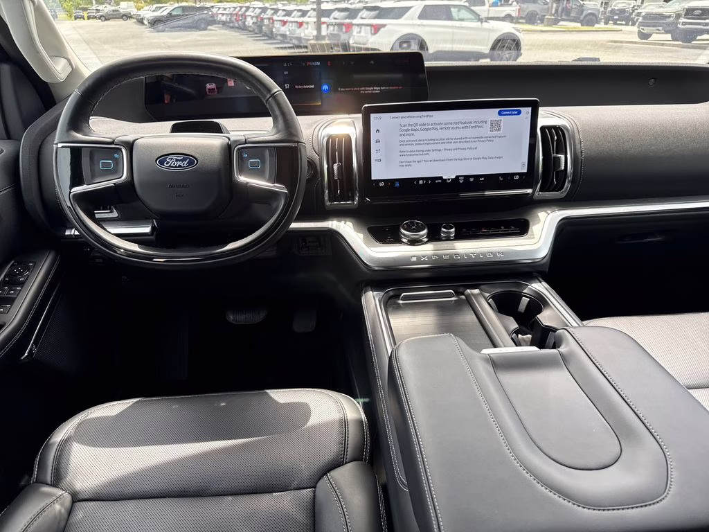 2025 Space Silver Metallic Ford Expedition Platinum 4X4 SUV