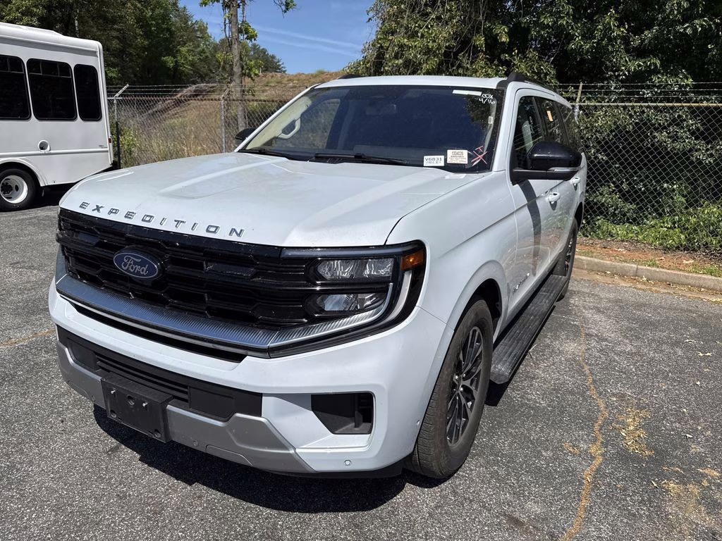 2025 Space Silver Metallic Ford Expedition Platinum 4X4 SUV