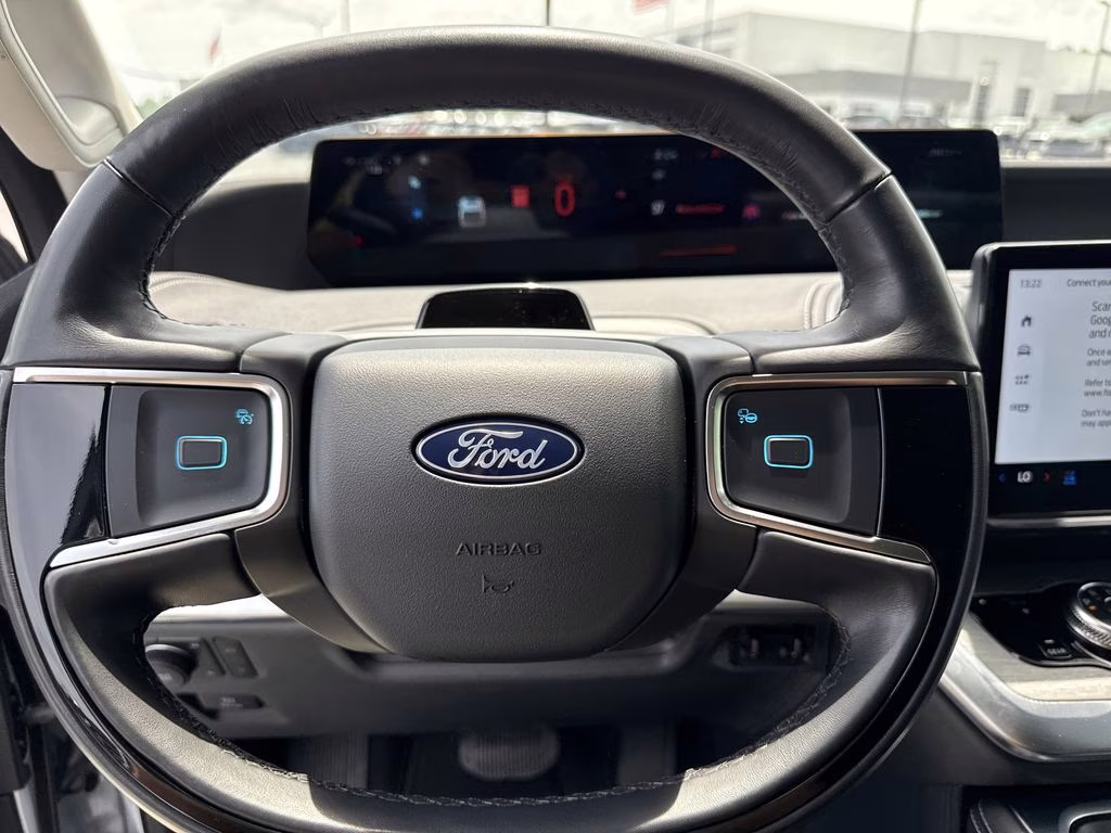 2025 Space Silver Metallic Ford Expedition Platinum 4X4 SUV