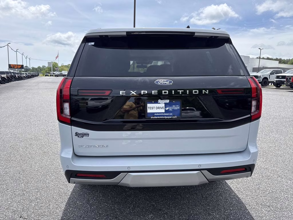 2025 Space Silver Metallic Ford Expedition Platinum 4X4 SUV