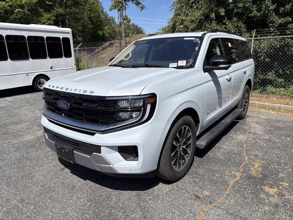 2025 Space Silver Metallic Ford Expedition Platinum 4X4 SUV