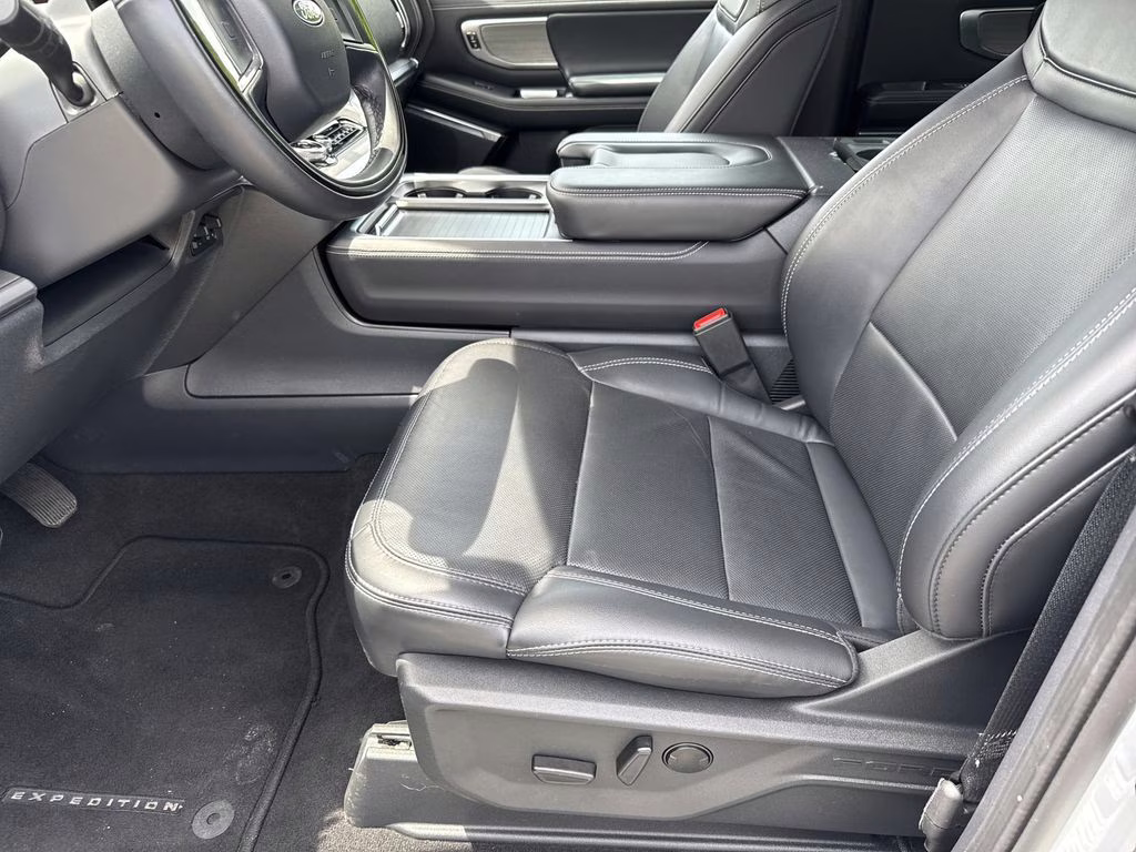 2025 Space Silver Metallic Ford Expedition Platinum 4X4 SUV