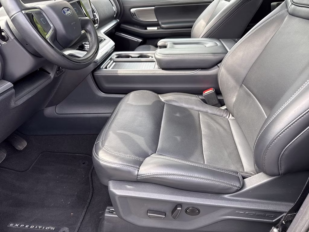 2025 Agate Black Metallic Ford Expedition Platinum 4X4 SUV