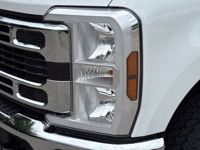 2026 Oxford White Ford Super Duty F-250 SRW 4X4 Truck