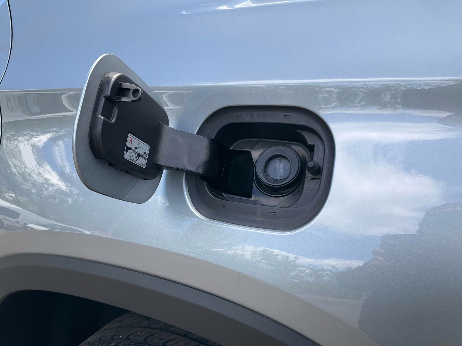 2023 Sterling Gray Metallic Chevrolet Traverse LT FWD SUV