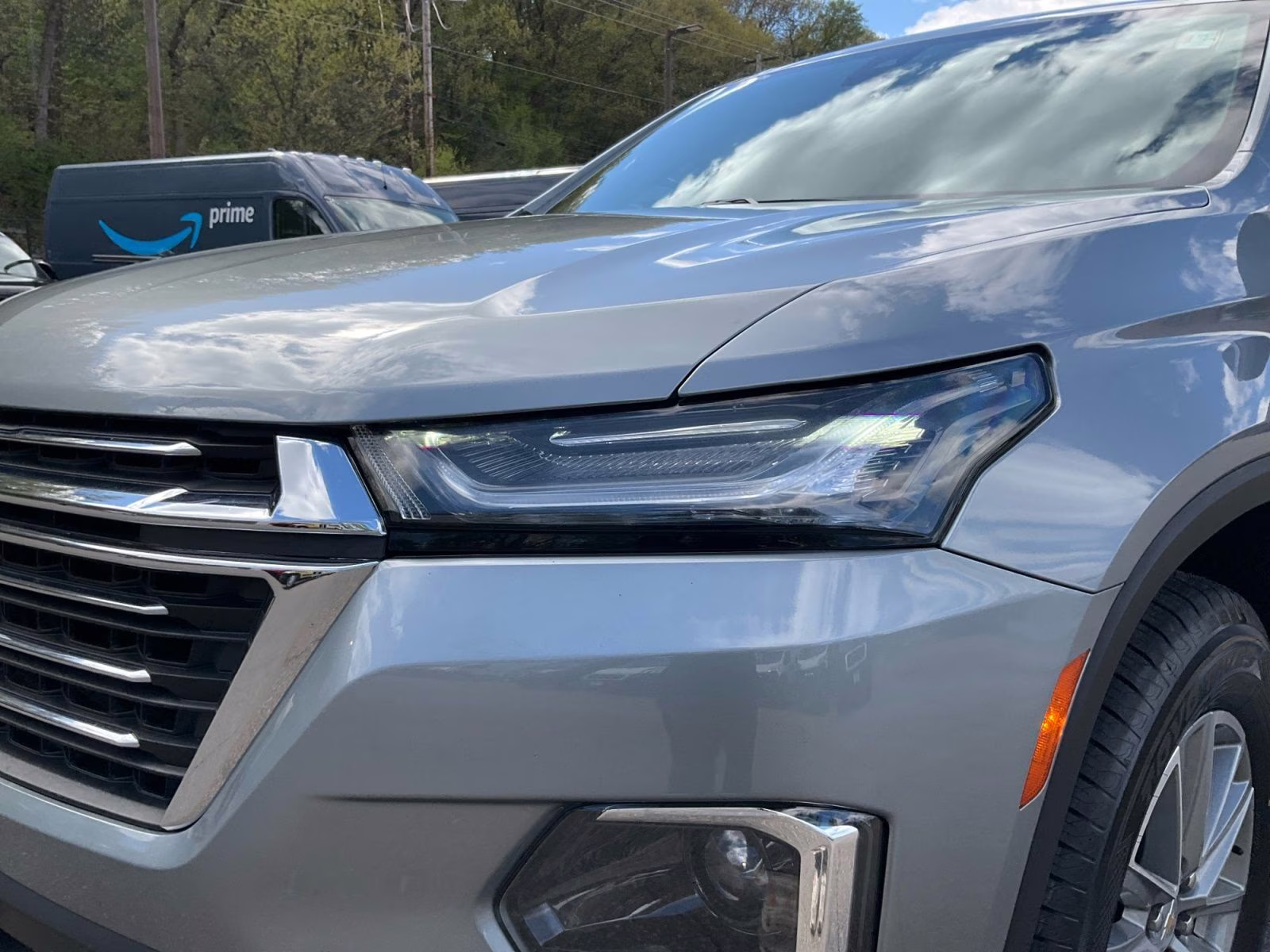 2023 Sterling Gray Metallic Chevrolet Traverse LT FWD SUV