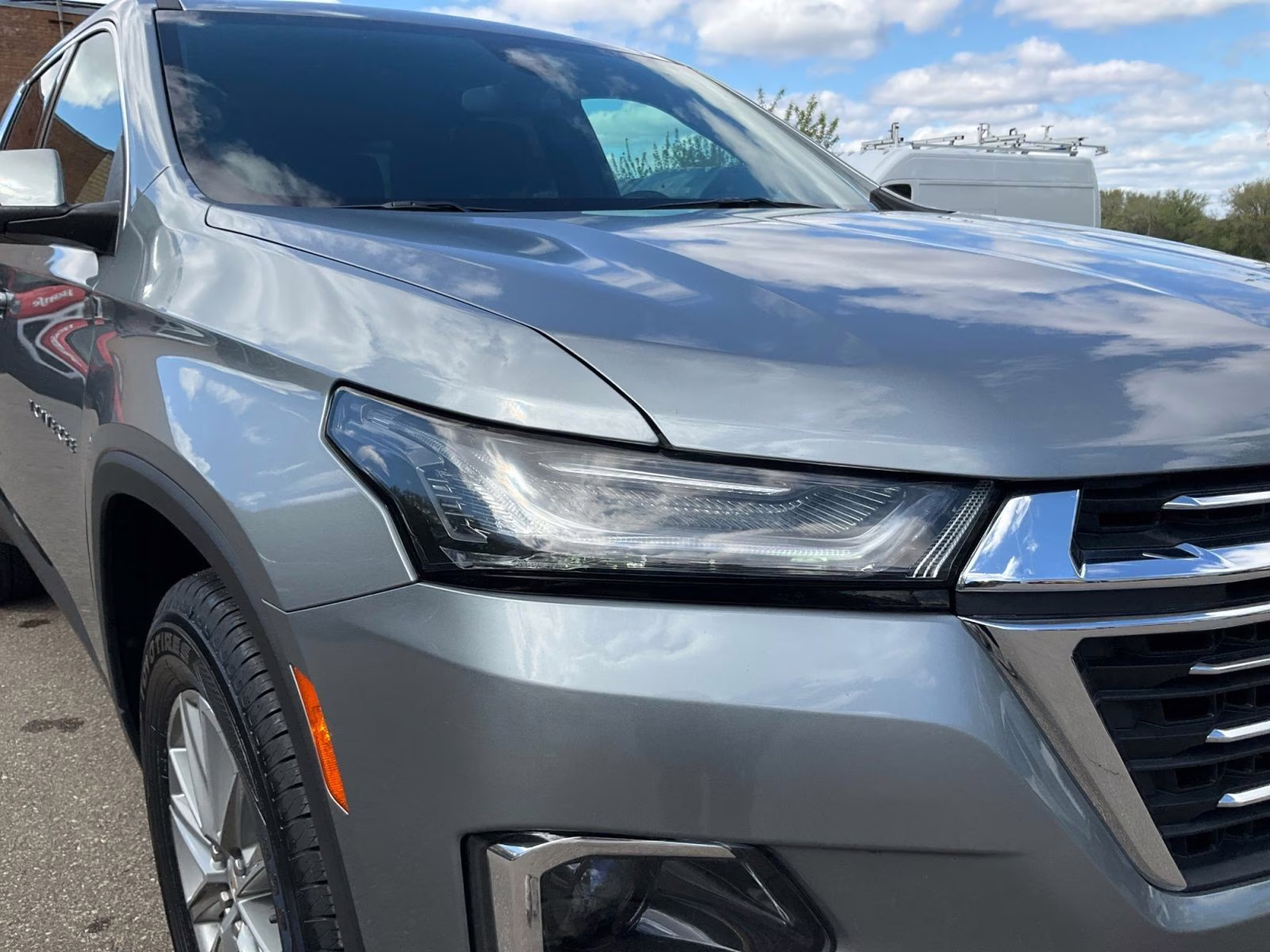 2023 Sterling Gray Metallic Chevrolet Traverse LT FWD SUV