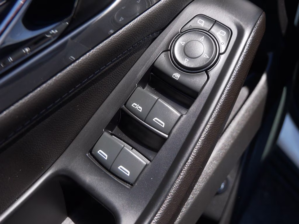 2023 Summit White Chevrolet Traverse LT AWD SUV