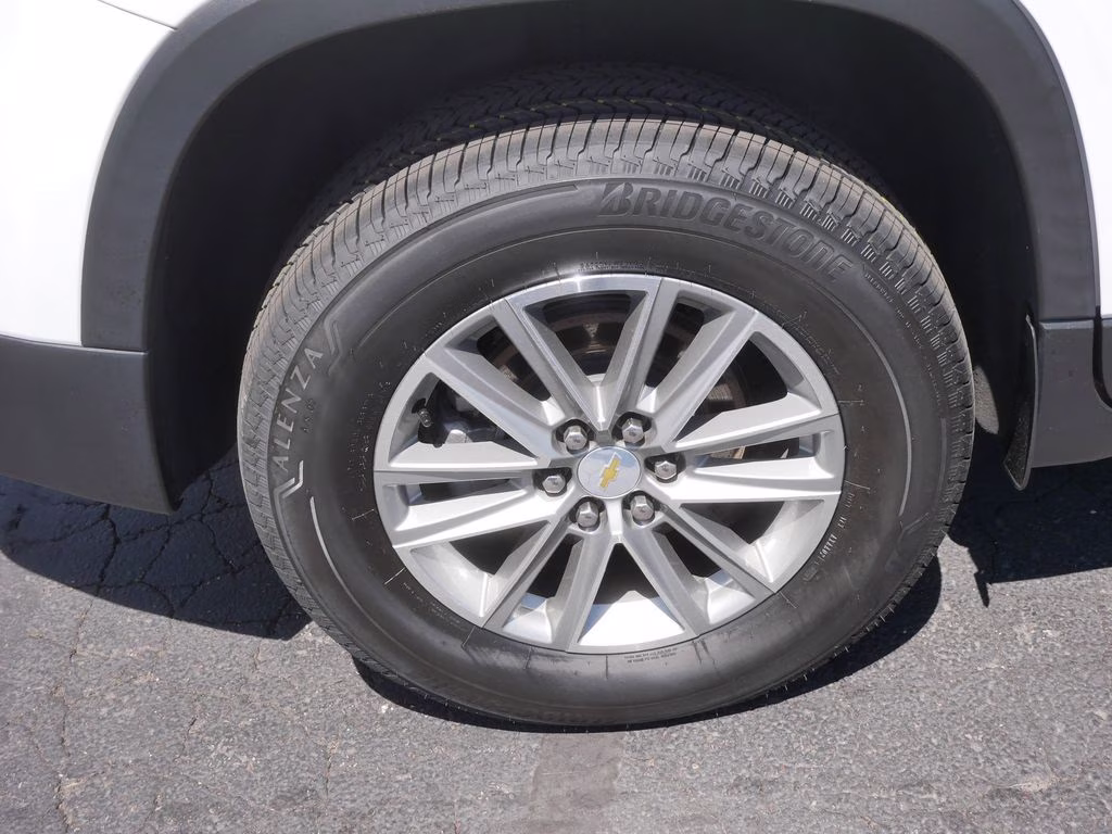 2023 Summit White Chevrolet Traverse LT AWD SUV