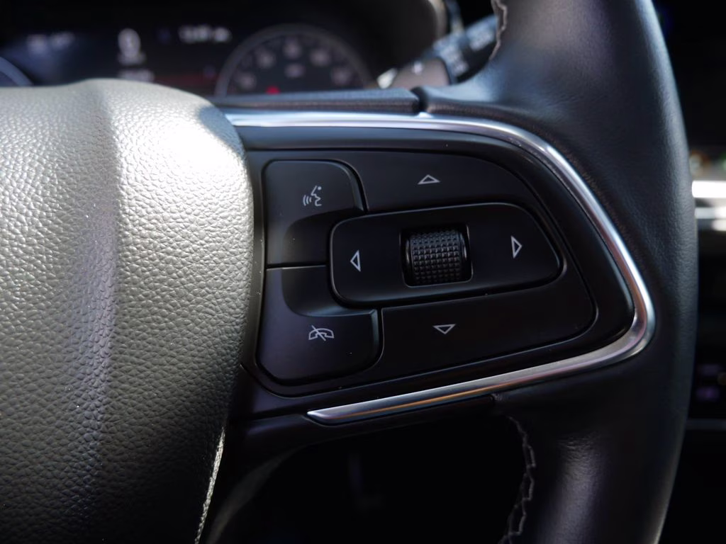 2023 Summit White Buick Envision Essence AWD SUV
